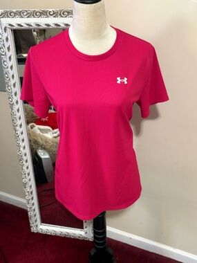 Under Armour Women's Hot Pink Short Sleeve Performance Tee
